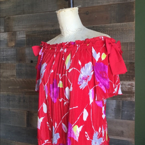 Festive Banana Republic Floral Blouse - Picture 6 of 7